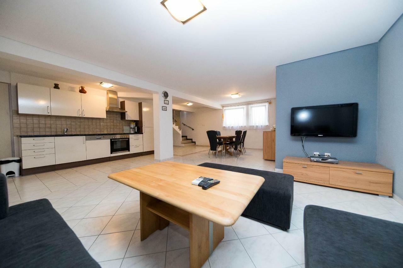 Moderne Souterrainwohnung Crikvenica Kültér fotó