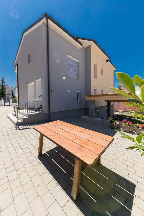 Moderne Souterrainwohnung Crikvenica Kültér fotó
